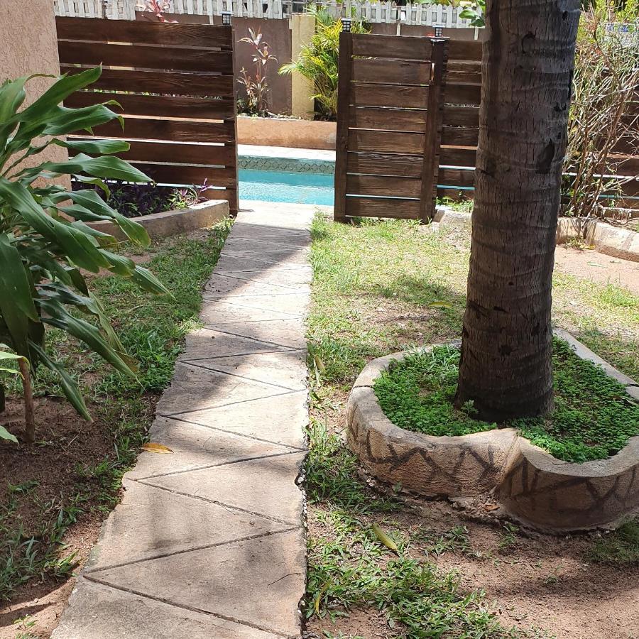 Central Upscale New Kingston Apt With Pool Luaran gambar